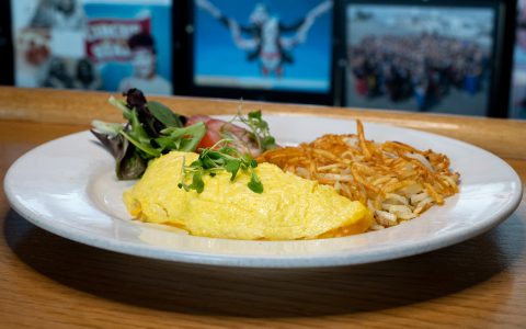 omelet with hash browns at Skydive Perris cafe