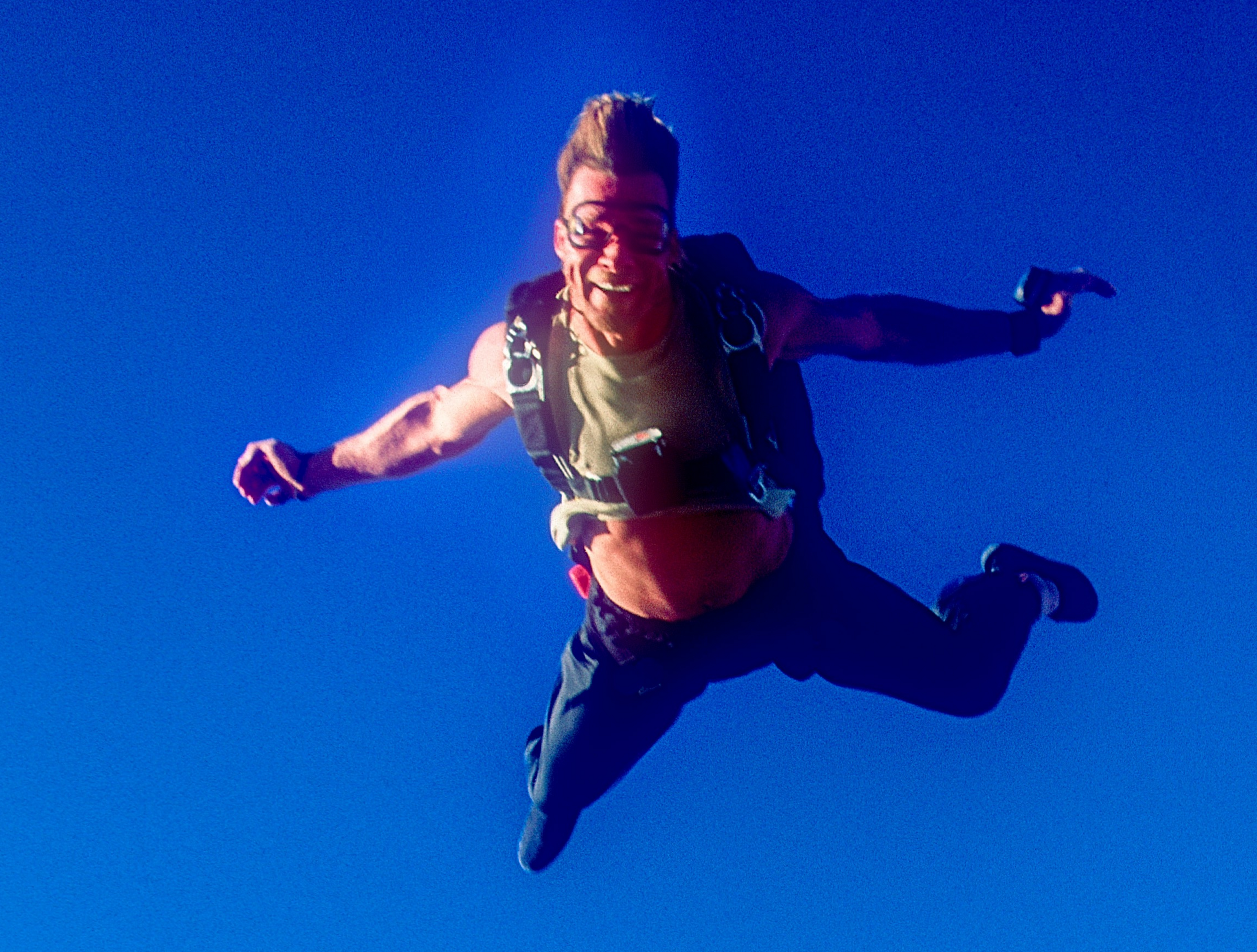 Patrick Swayze training for Point Break skydiving scenes